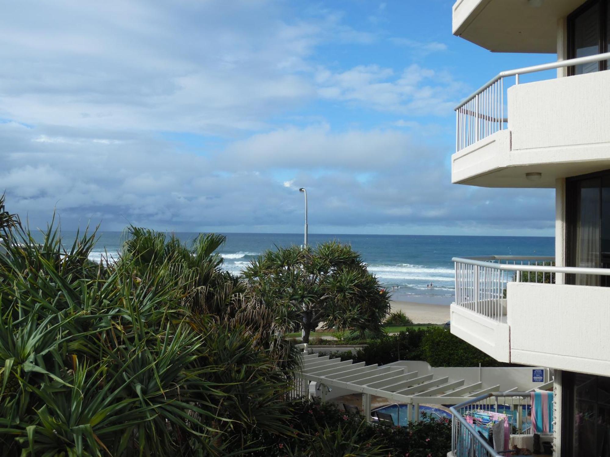 Coolum Caprice Aparthotel Coolum Beach Exterior photo