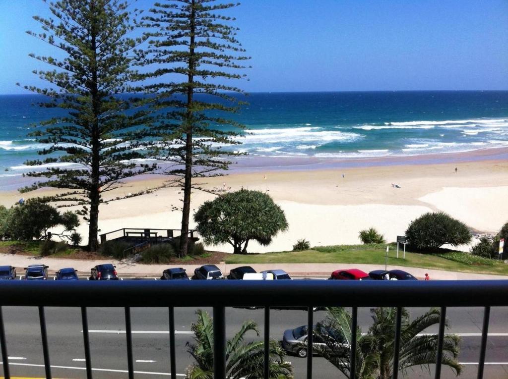 Coolum Caprice Aparthotel Coolum Beach Exterior photo